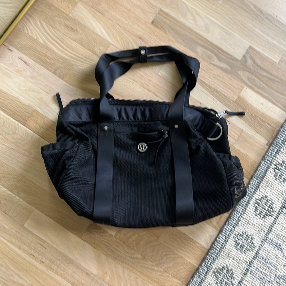 Lululemon black mesh gym bag
